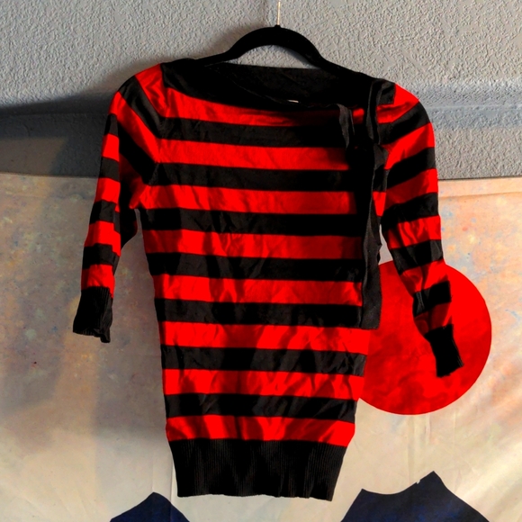 90s red & black striped top with tie - Picture 1 of 9